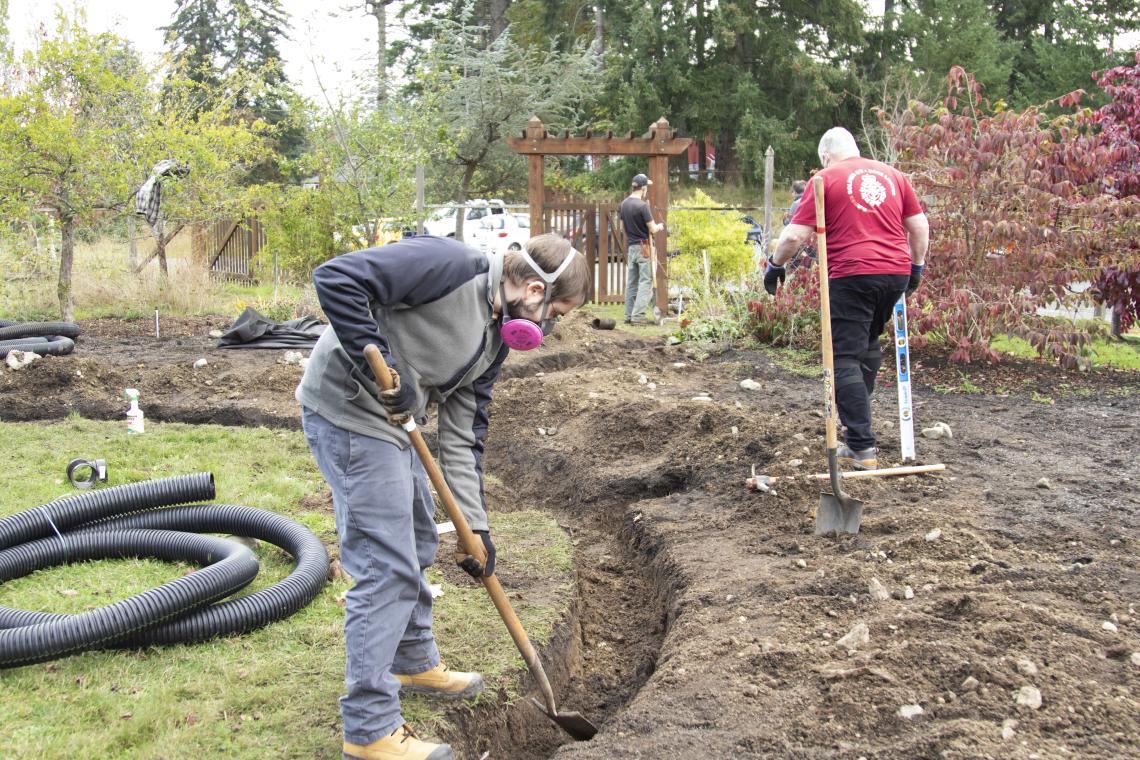 VIU Horticulture Technician Foundation students work on Hawkins garden meadow project Business donations benefit VIU Horticulture program